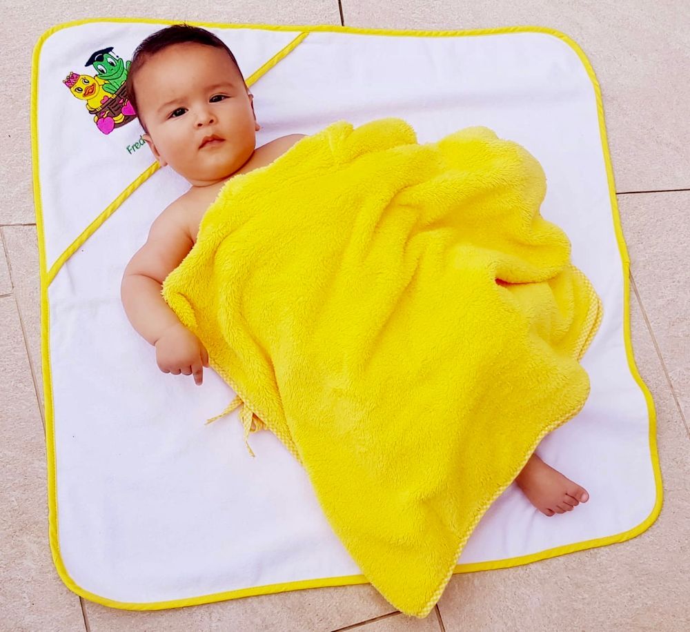 Freds Swim Academy - Freddy & Gina Hooded Towel - Yellow