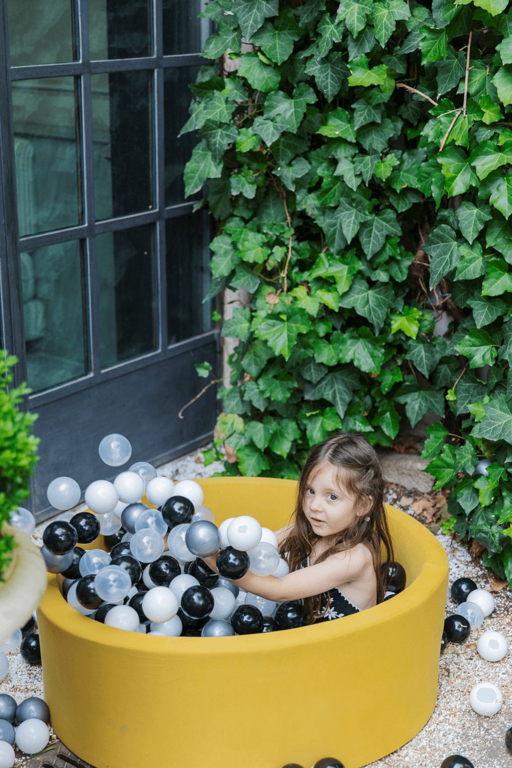 Larisa & Pumpkin - Ball Pit With 200 Balls - Mustard/Silver/Black/White