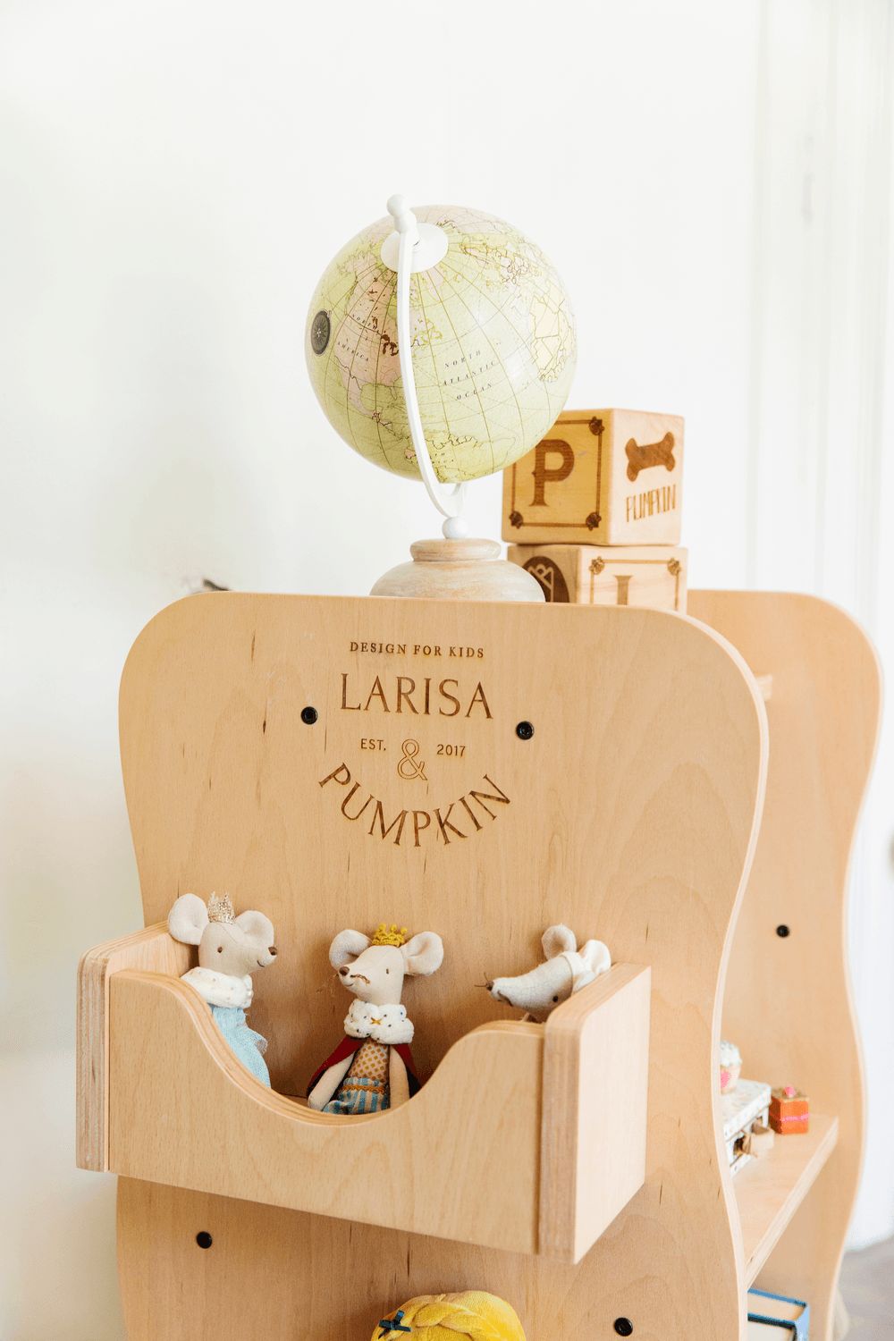 Larisa & Pumpkin - Rotating Wooden Library - Natural