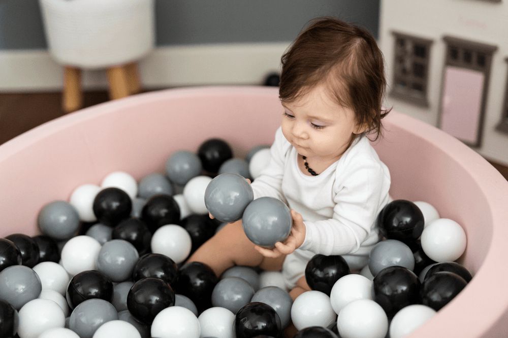 Larisa & Pumpkin - Ball Pit With 200 Balls - Pink/Black/Grey/White - XL