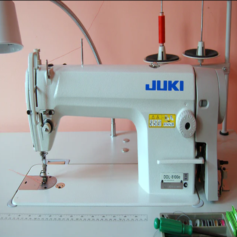 Juki - 1 Needle Lockstitch Sewing Machine Set With Clutch Motor 250 W - White