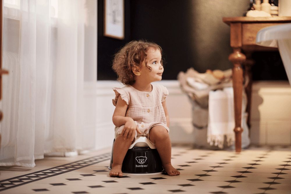 Babybjorn - Smart Potty Chair - Black/White