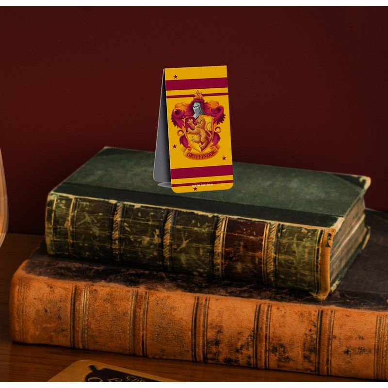 Pyramid International - Harry Potter Crest Gryffindor - Magnetic Bookmark