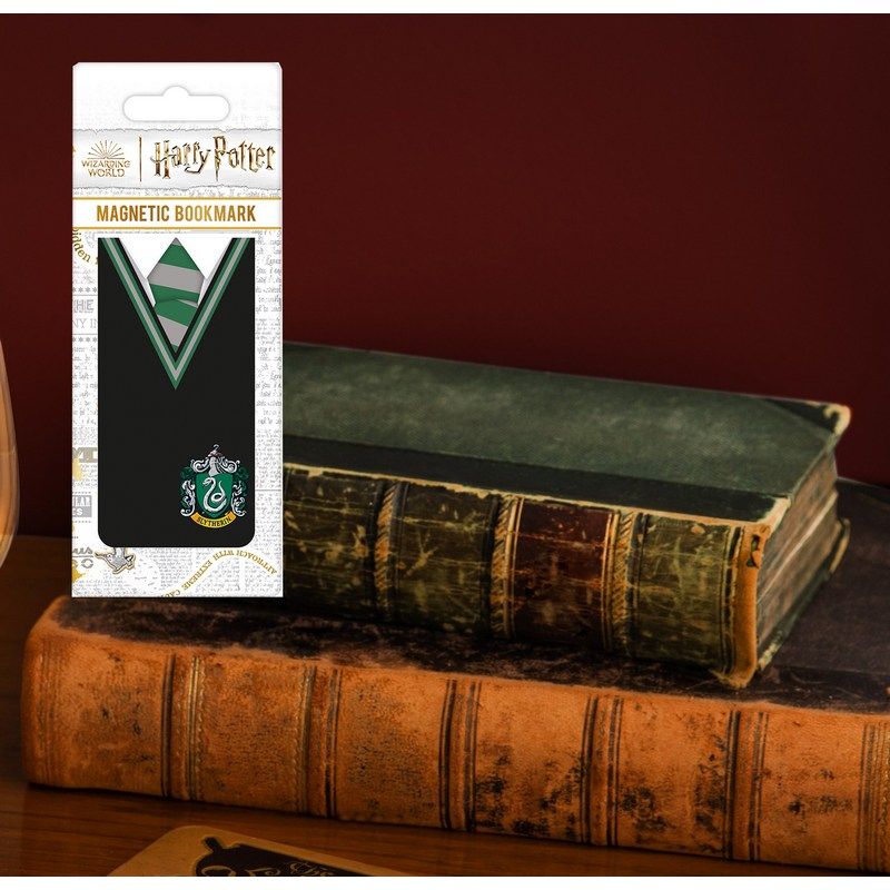 Pyramid International - Harry Potter Slytherin Uniform - Magnetic Bookmark