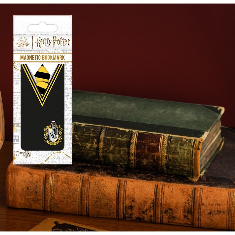 Pyramid International - Harry Potter Hufflepuff Uniform - Magnetic Bookmark