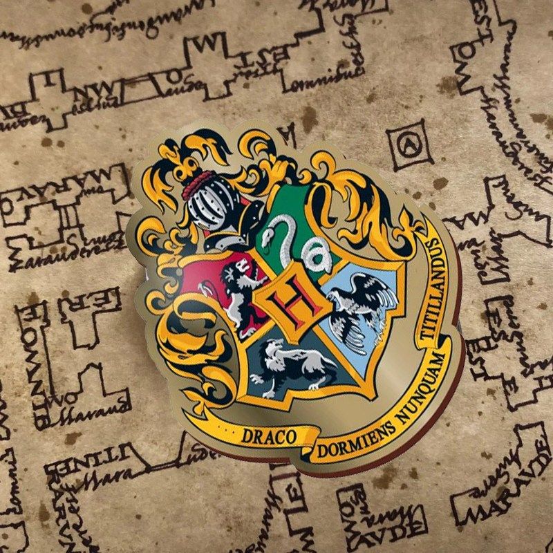 Pyramid International - Harry Potter Hogwarts Pin Enamel Badge