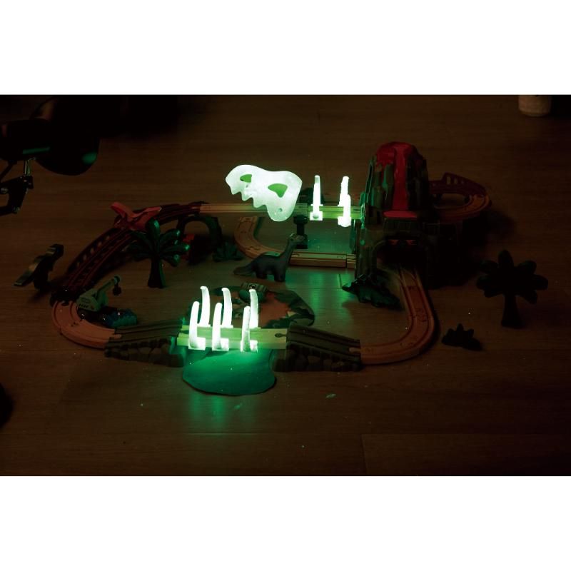 Hape - Dino Wooden Railway Adventure Set Glow in the Dark - 61pcs