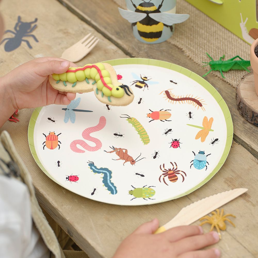 Ginger Ray - Bug Party Paper Plates