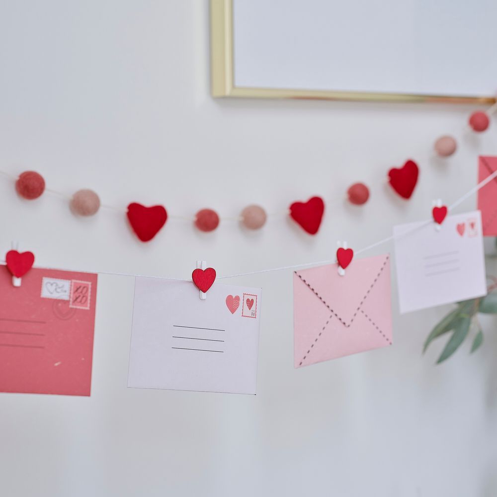 Ginger Ray - Valentines Love Note Bunting