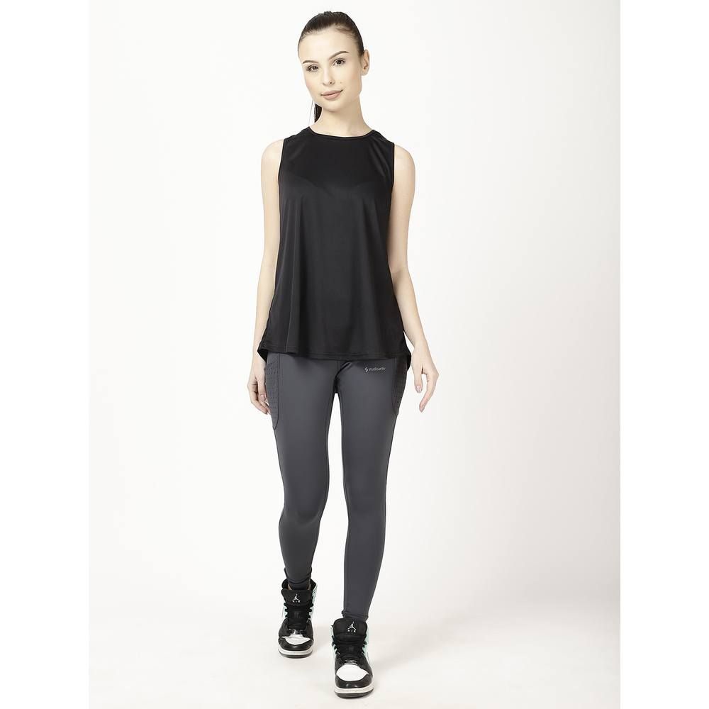 Studioactiv - Back Slit Tee - Black