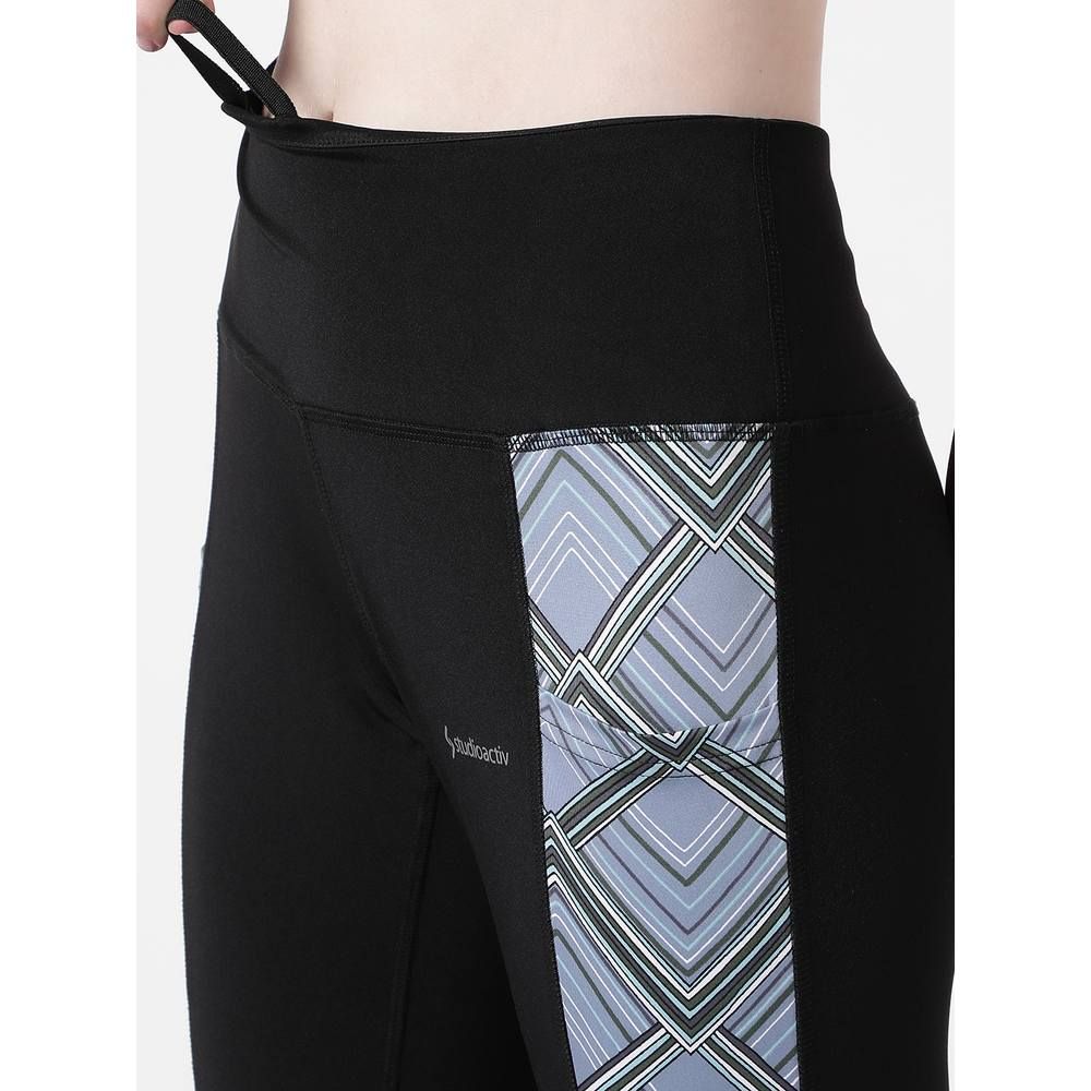 Studioactiv - Geometric Print Pace Capri - Black