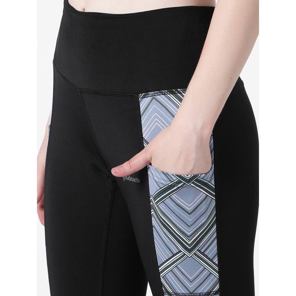 Studioactiv - Geometric Print Pace Capri - Black