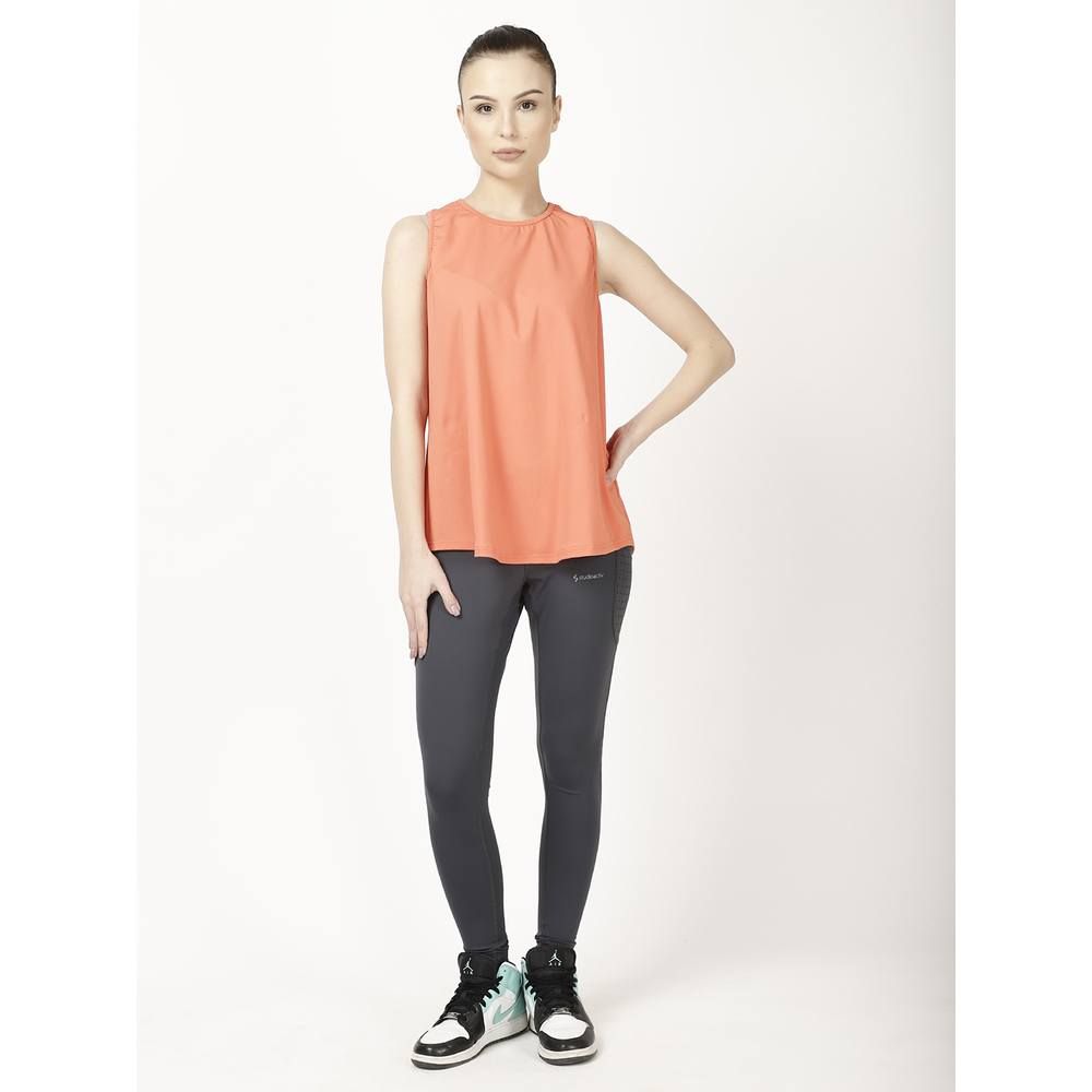 Studioactiv - Back Slit Tee - Orange