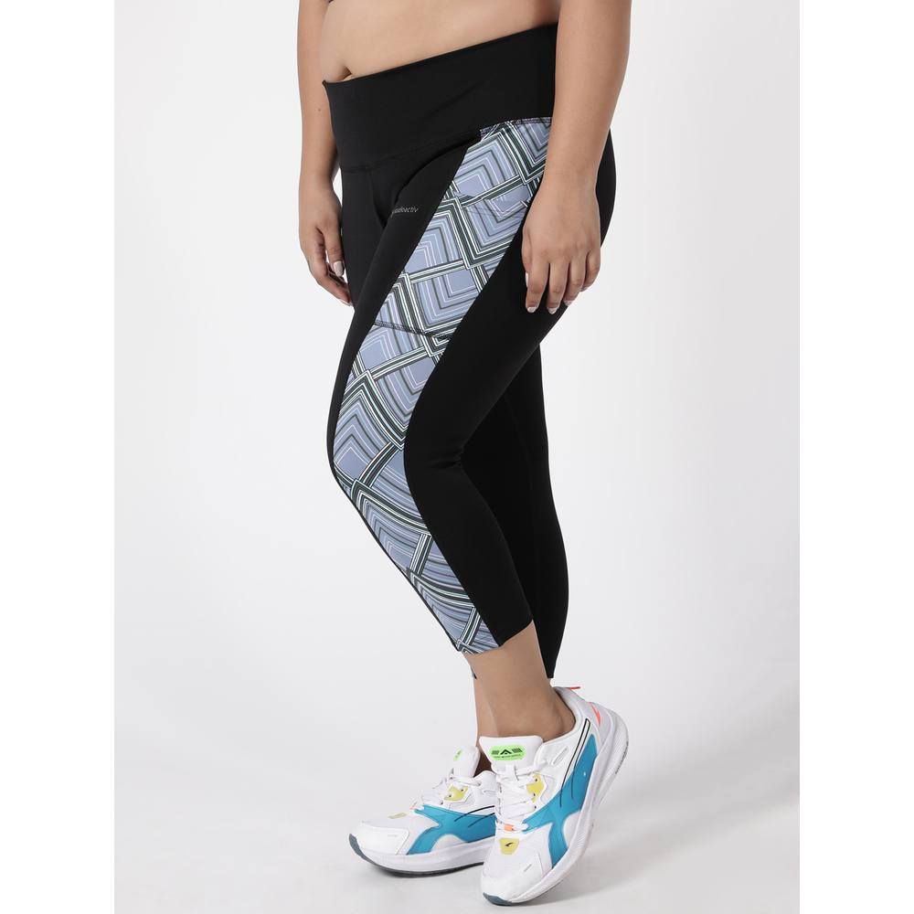 Studioactiv - Geometric Print Pace Capri Curvy - Black