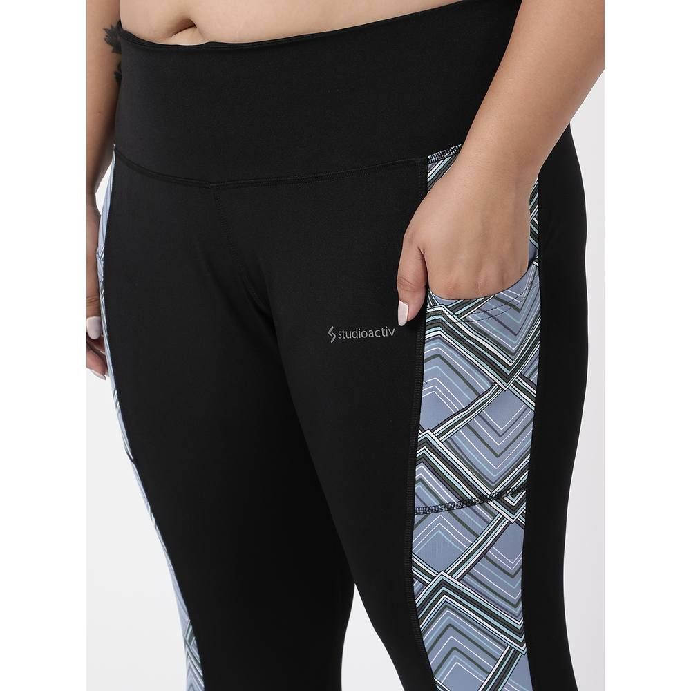 Studioactiv - Geometric Print Pace Capri Curvy - Black