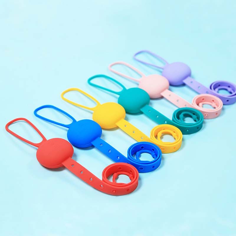 Marcus & Marcus - Silicone Flip N'Strap Pacifier Holder - Ollie