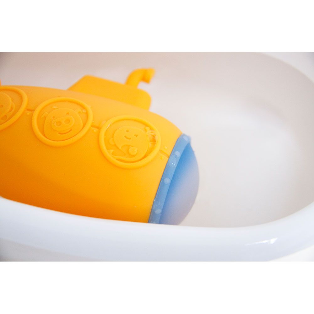 Marcus & Marcus - Silicone Colour Changing Bath Toy - Submarine Squirt