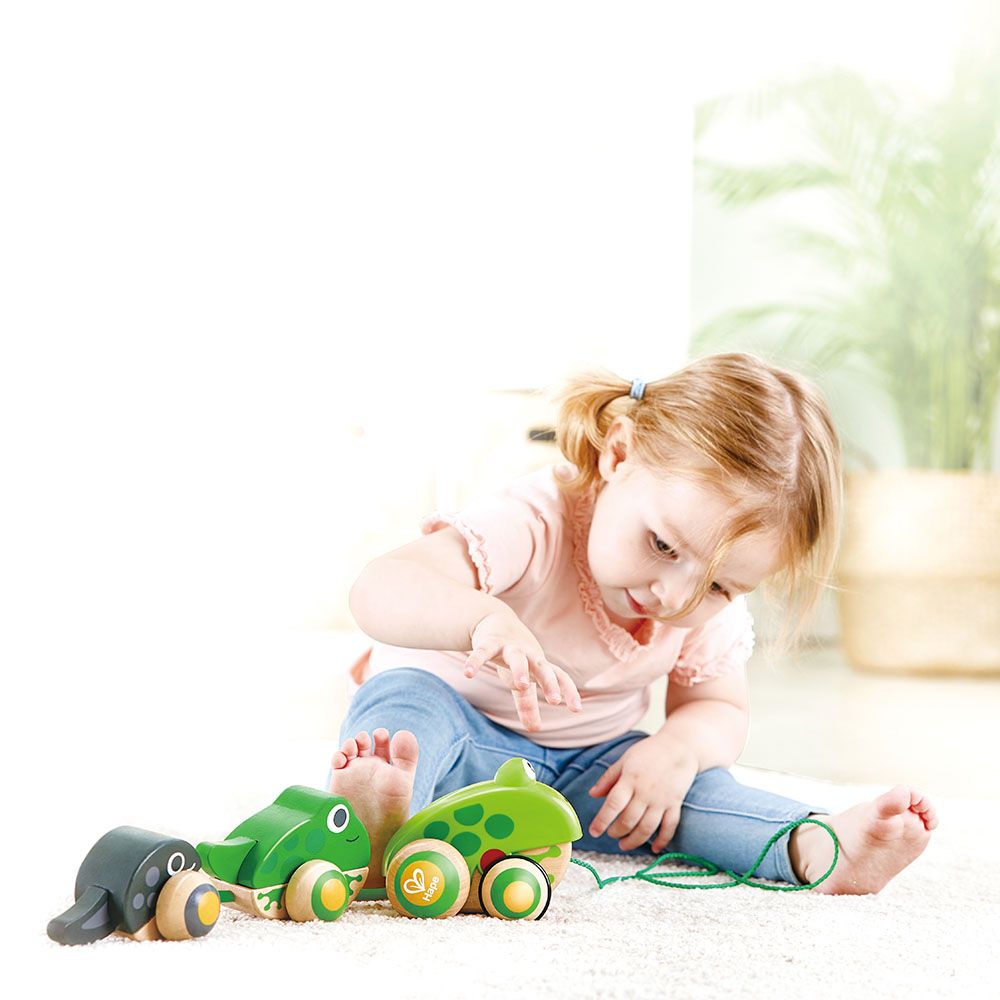 HAPE - Pull-Along Frog Family