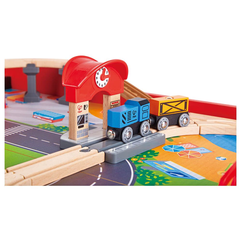 Hape - Ride-On Engine Wooden Railway Set Play Table - 32pcs