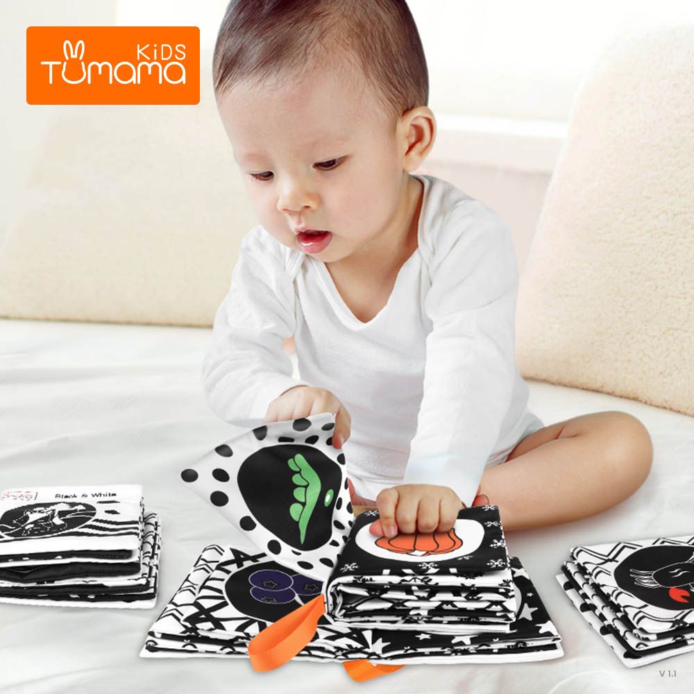 Tumama Cloth Books With Extra Colour 4pcs Black White