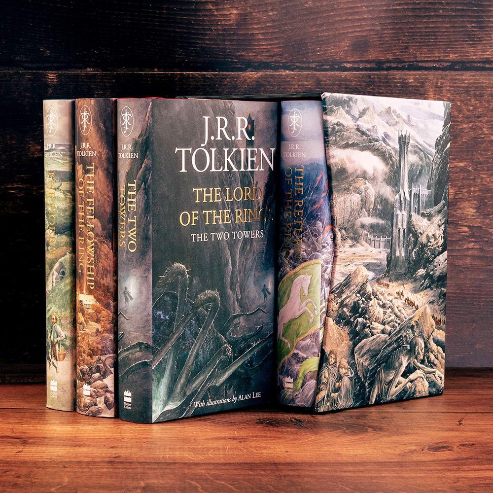 مجموعة كتب The Hobbit & The Lord of the Rings موضحة بالرسومات - 4 كتب