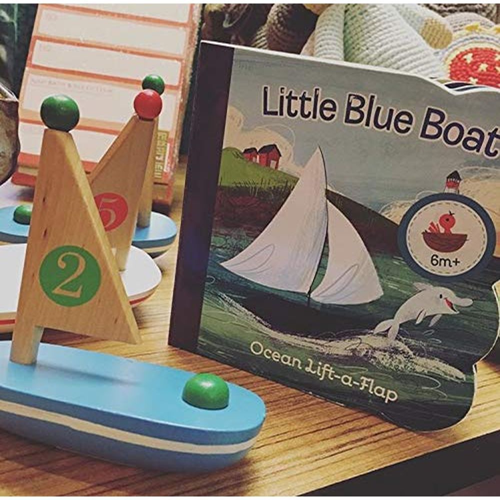  كتاب little blue boat