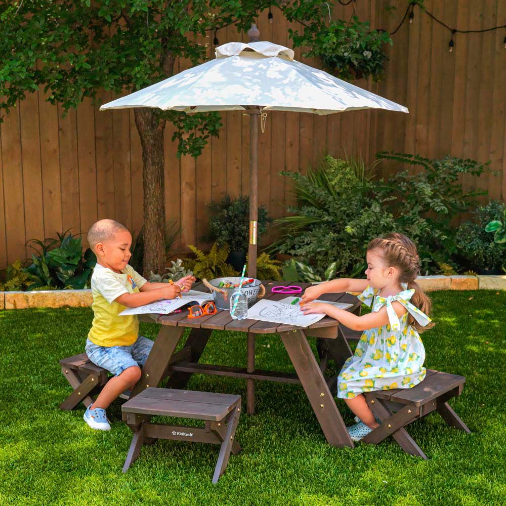 Kidkraft - Octagon Table, Stools & Umbrella Set - Bear Brown