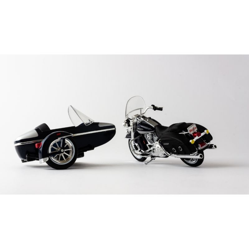 Maisto - 1:18 Harley Davidson 2001 Flhrd Road King Classic