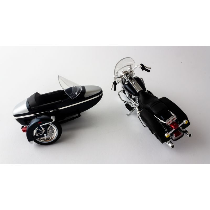 Maisto - 1:18 Harley Davidson 2001 Flhrd Road King Classic