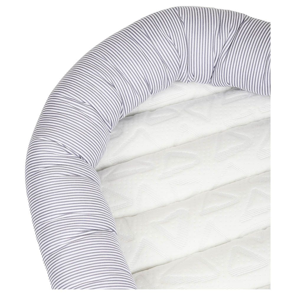 White&Grey - Baby Nest With Soft Paddings - Stripes