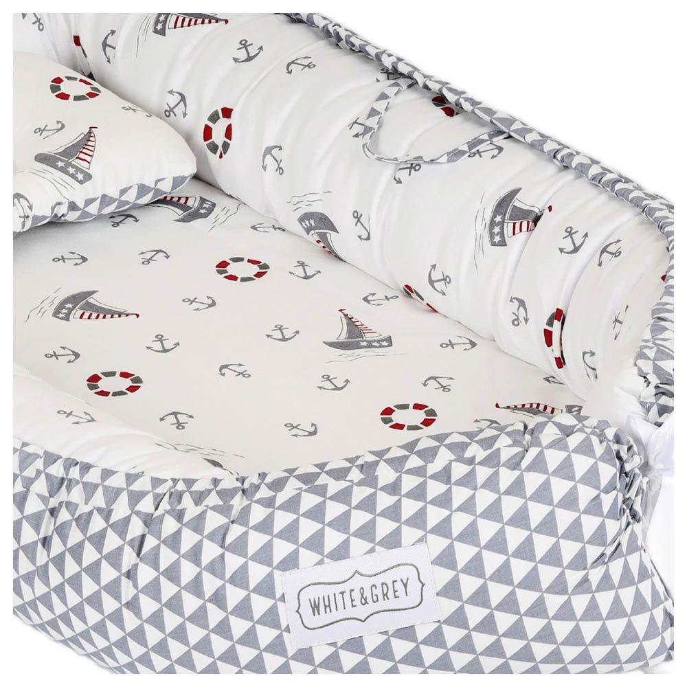 White&Grey - Baby Nest With Pillow - Triangle/Boat