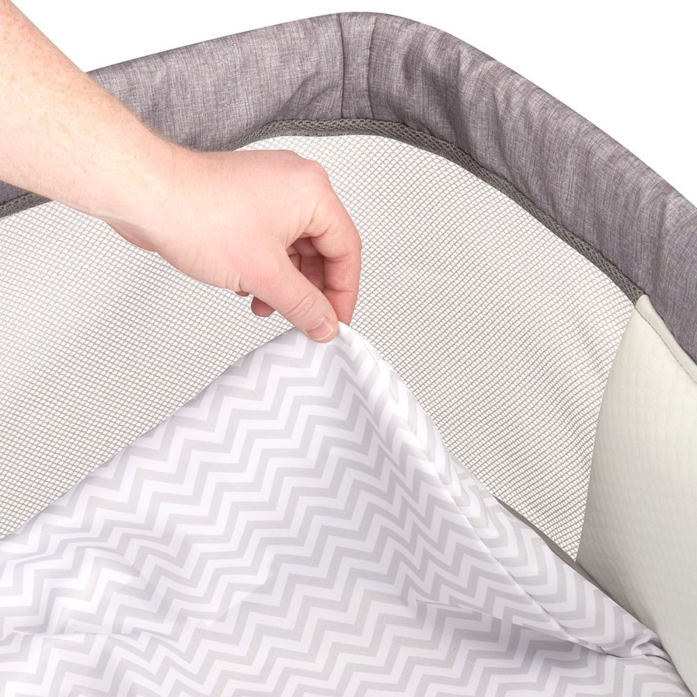 Evenflo - Loft Portable Bassinet - Chevron Melange