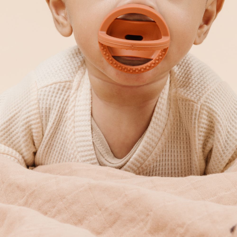 Doddle & Co - London Pop Pacifier - Coal/Spice