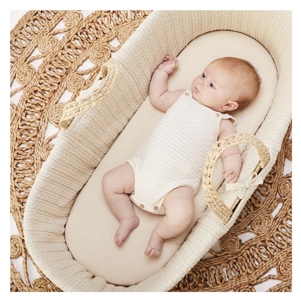 The Little Green Sheep - Natural Knitted Moses Basket & Mattress Linen - Beige