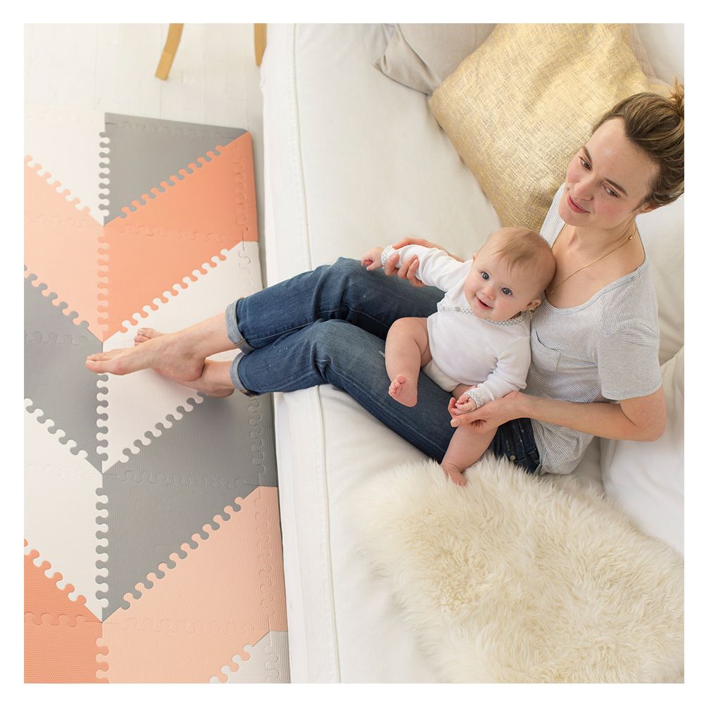 SkipHop - Playspot Geo Floor Tiles 40 triangles, 32pcs Edge - Grey & Peach