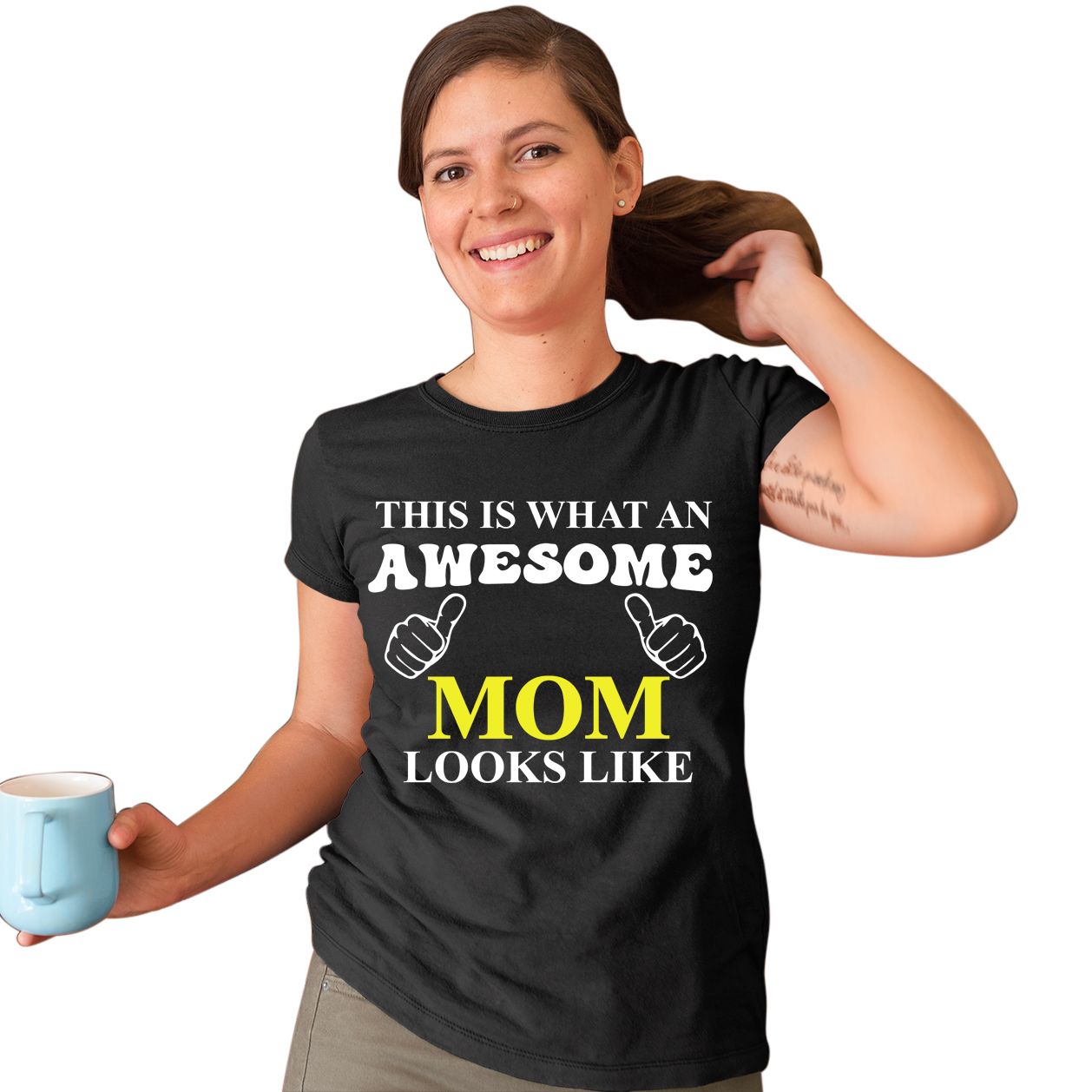 ماتشينغ فاميلي أوتفيتس - تي شيرت Awesome Mom Looks Like - أسود