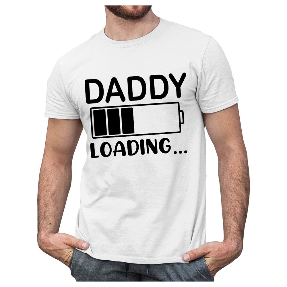 ماتشينغ فاميلي أوتفيتس- تي شيرت للرجال Daddy "Loading.." - ابيض