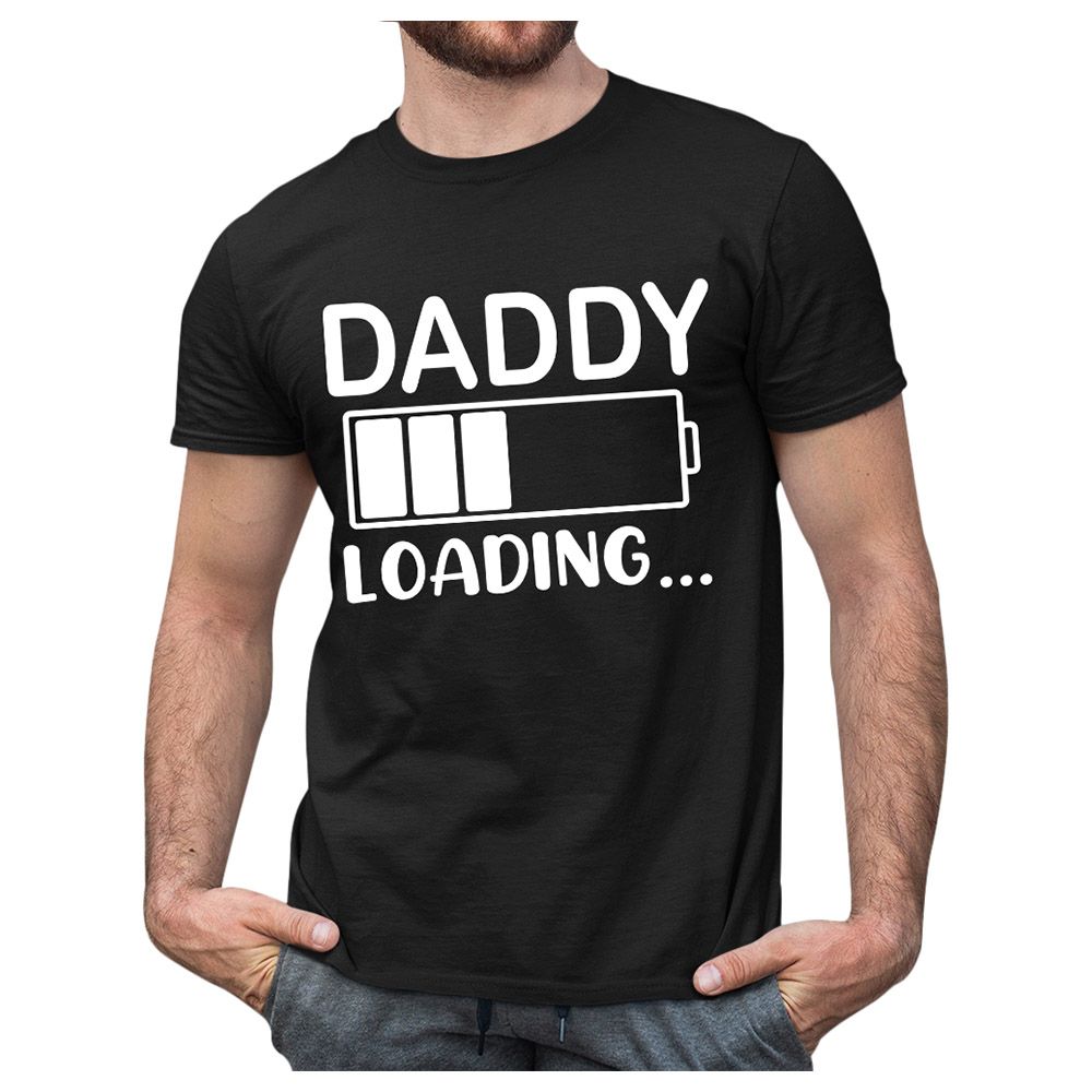 ماتشينغ فاميلي أوتفيتس- تي شيرت للرجال Daddy "Loading.." - اسود