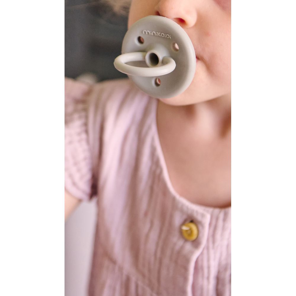 Minikoioi - Binkee 0+ Month Silicone Pacifier - Powder Grey