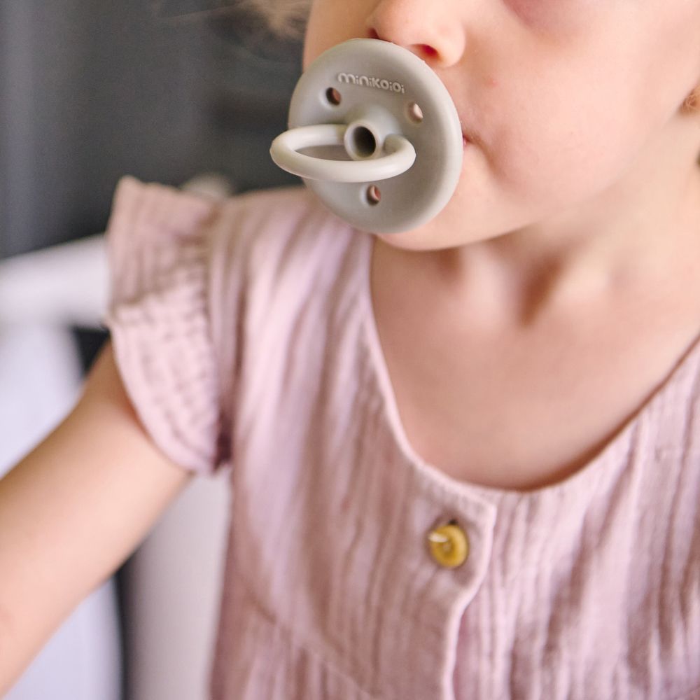 Minikoioi - Binkee 0+ Month Silicone Pacifier - Powder Grey