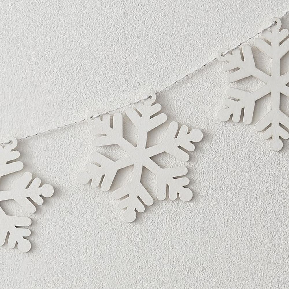 Ginger Ray - White Wood Snowflake Bunting