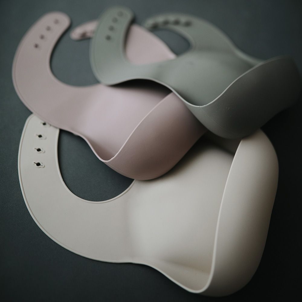 Mushie - Silicone Bib - Warm Taupe