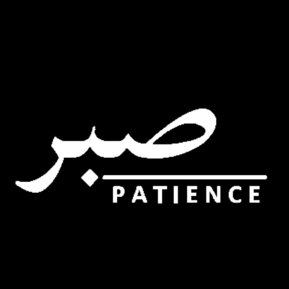 BYFT - تي شيرت بولو قطني مطبوع عليه Patience - أسود