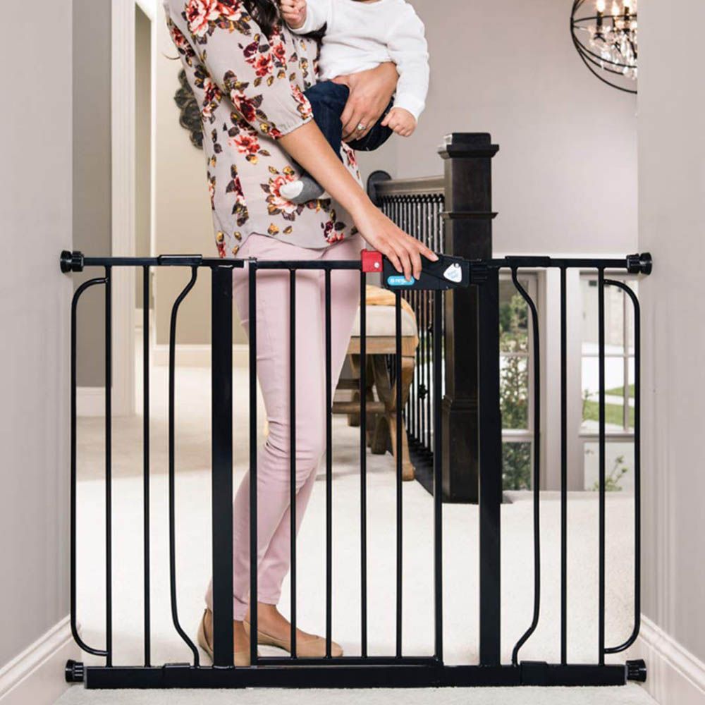 Regalo - Easy Step Extra Wide Safety Gate 73-96 cm or 106-124 cm- Black