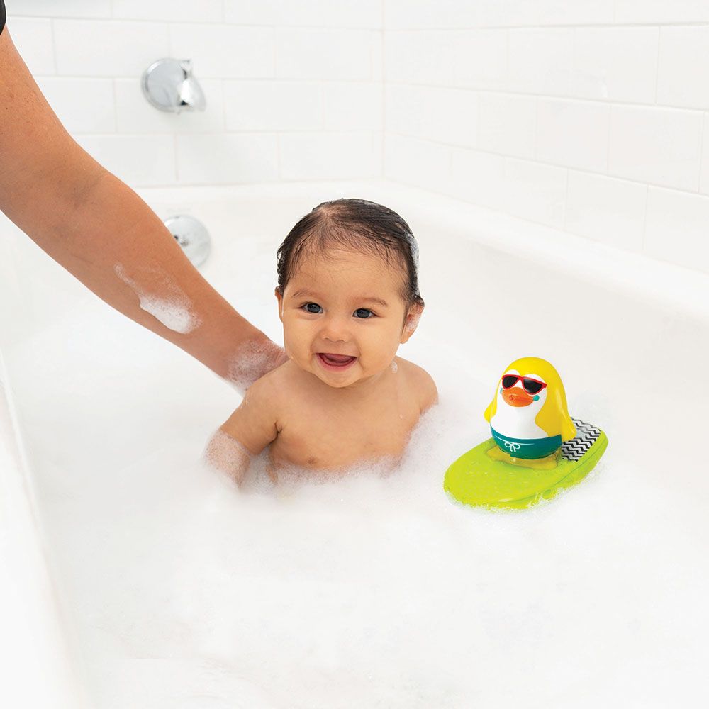 Infantino - Surfing & Squirting Bath Pal - Penguin