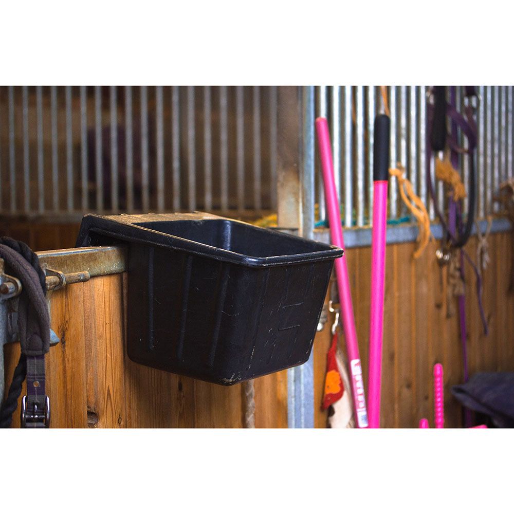 Red Gorilla - Tyre Rubber Hanging Manger - Black - 15 L