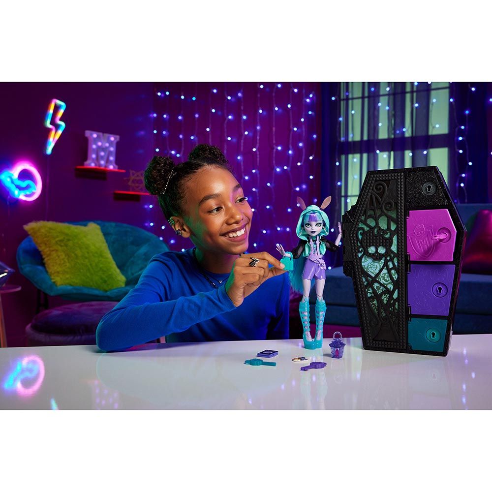 Monster High - Neon Frights Series Doll And Fashion Set - Twyla