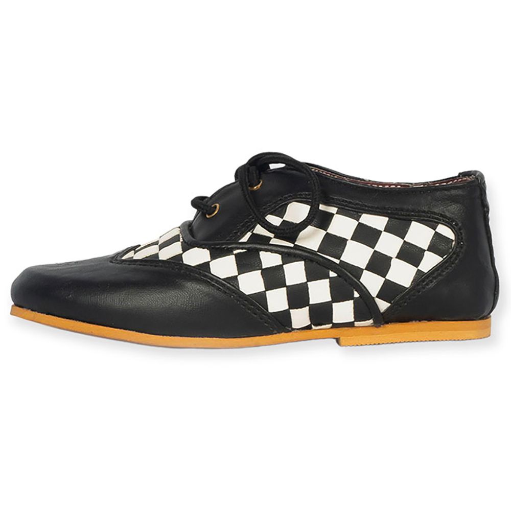 Arooq - Woven Unisex Brogues - Black & White