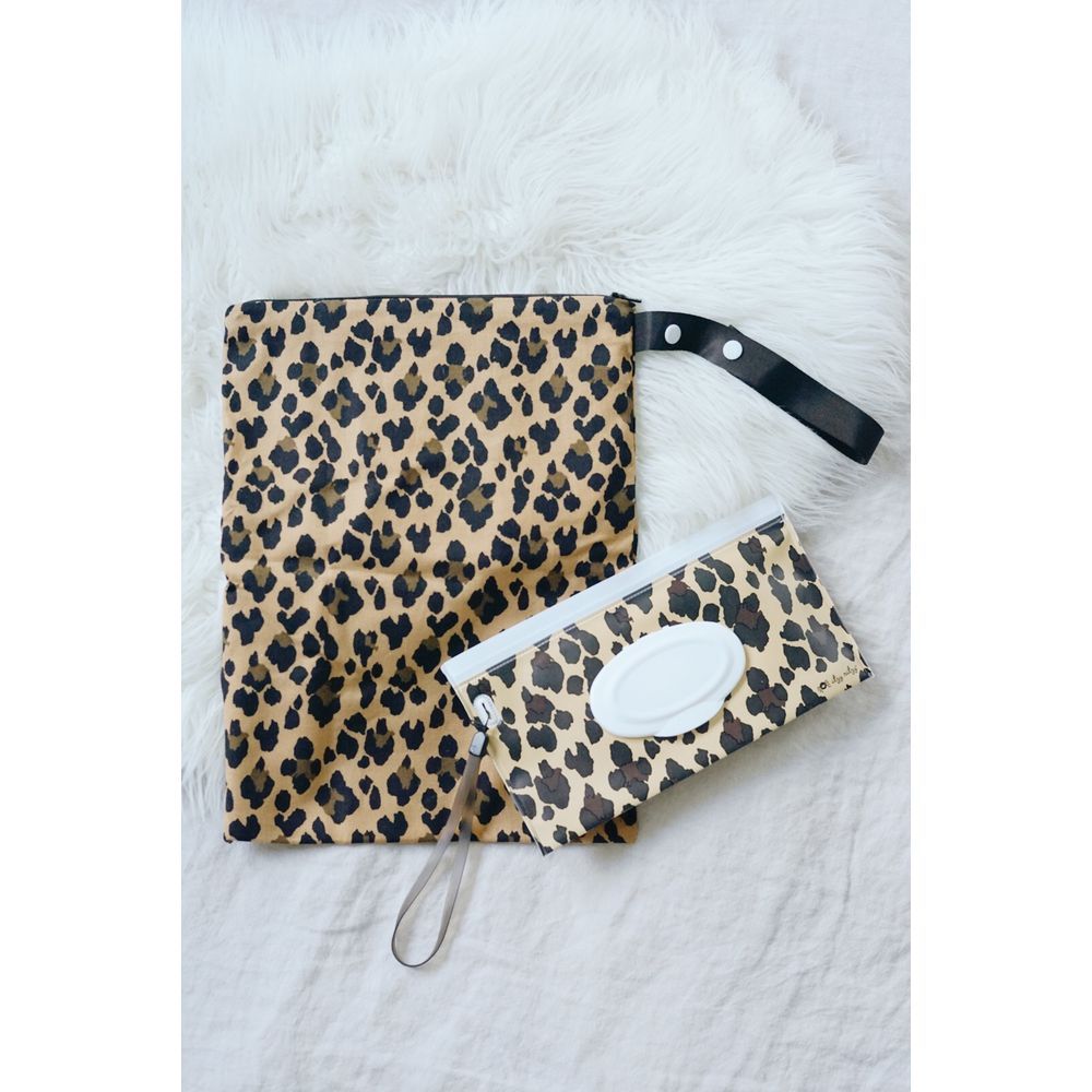 Itzy Ritzy - Travel Pouch Wipes Case - Leopard