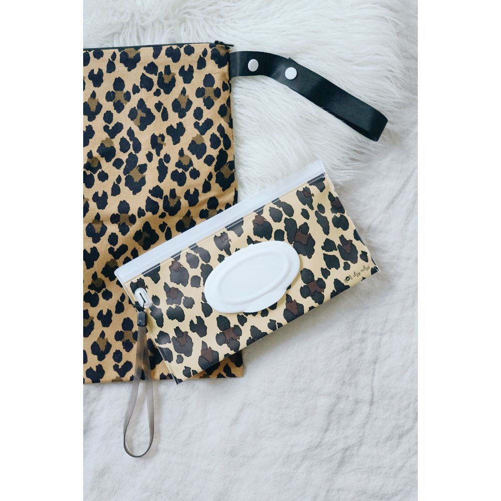 Itzy Ritzy - Travel Pouch Wipes Case - Leopard